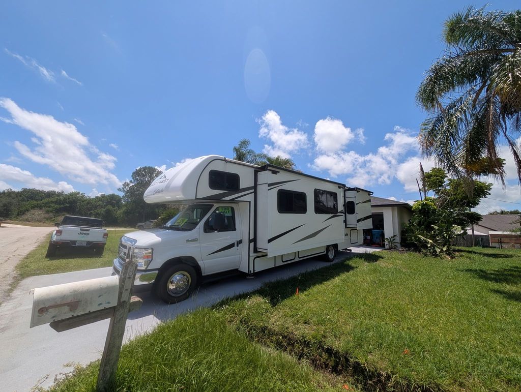 2023 East to West Entrada 29500K - National Vehicle
