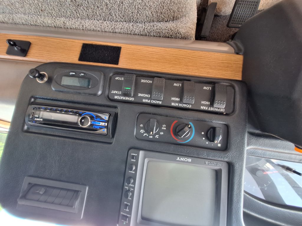 2001 Winnebago Adventurer 35U - National Vehicle