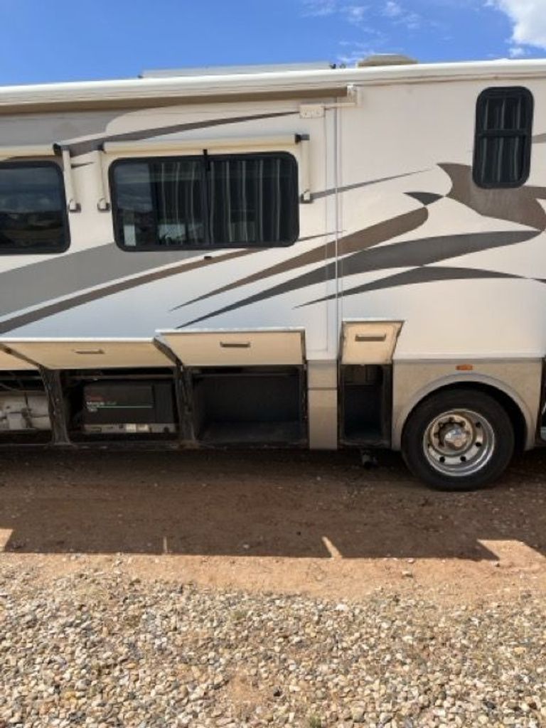 2006 National RV Dolphin 5342 - National Vehicle