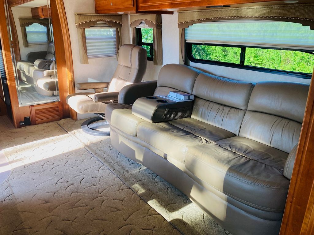 2009 Dynamax Dynaquest 380XL - National Vehicle