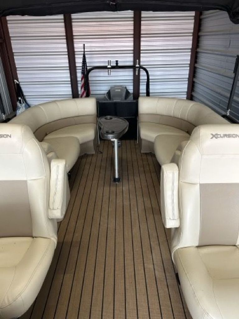 2021 Xcursion 243 RFX - National Vehicle