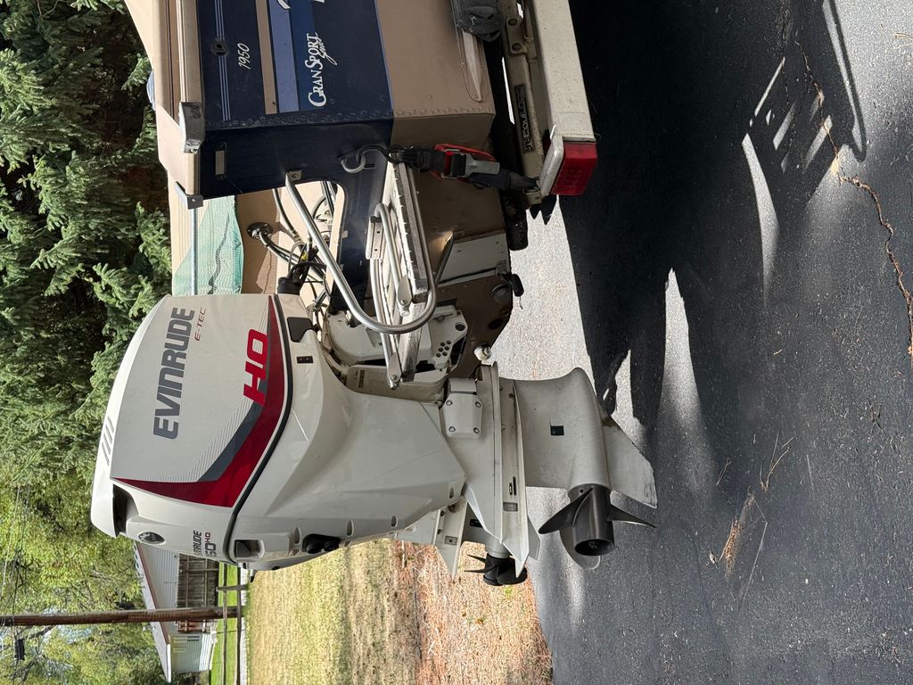 Used 2006 Godfrey Hurricane SD260 DB, 46368 Portage - Boat Trader