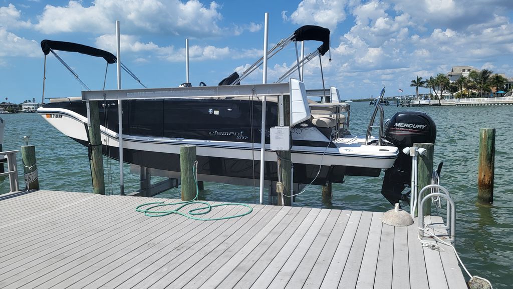 2016 Bayliner Element XR7 - National Vehicle