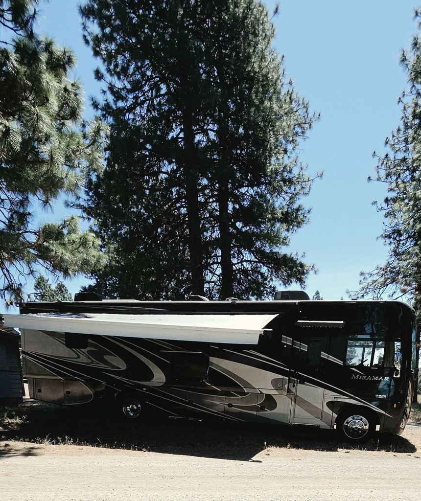 【to-y】 2022 Thor Motor Coach Miramar 35.2 - National Vehicle