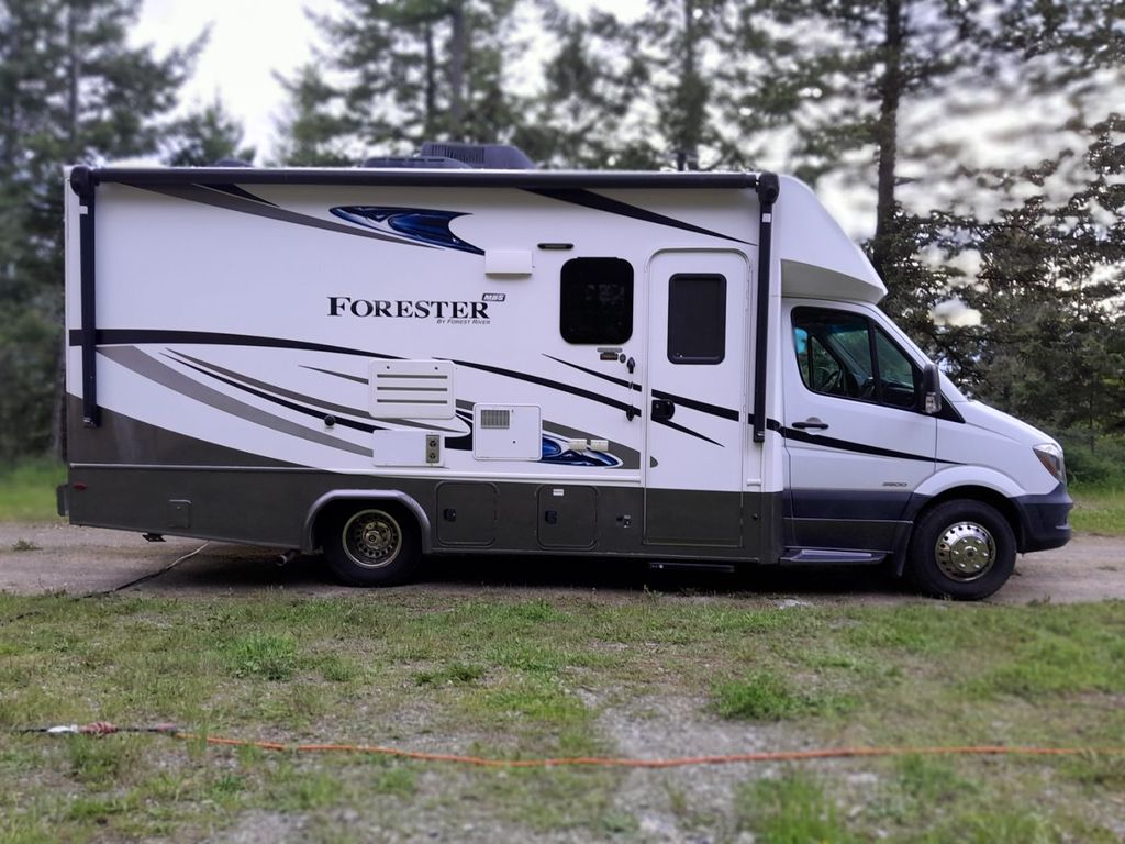  　ブラックレーベル 2017 Forest River Forester MBS 2401R - National Vehicle