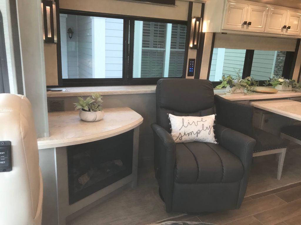 2021 Tiffin Motorhomes Allegro Bus 40IP - National Vehicle