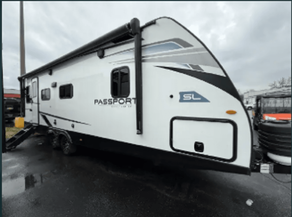 ina 2023 Keystone Passport SL Ultra Lite 252RD - National Vehicle