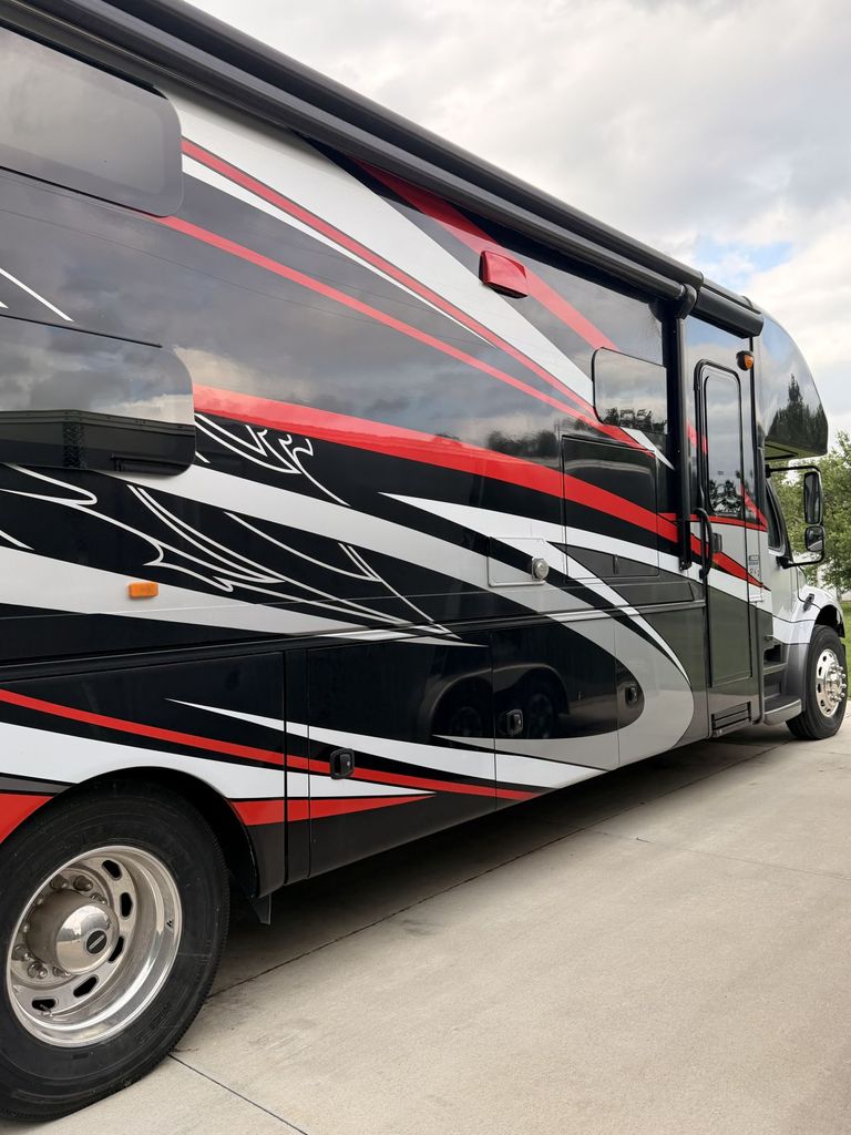 2020 Jayco Seneca 37L - National Vehicle