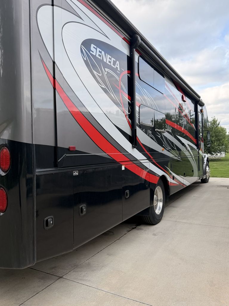 2020 Jayco Seneca 37L - National Vehicle
