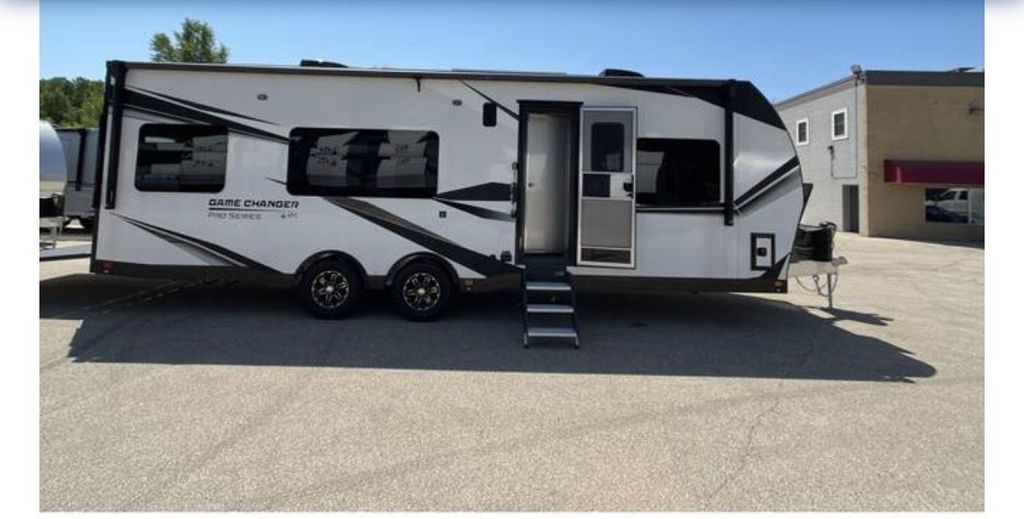 ユウ 2022 ATC Game Changer 2816 - National Vehicle