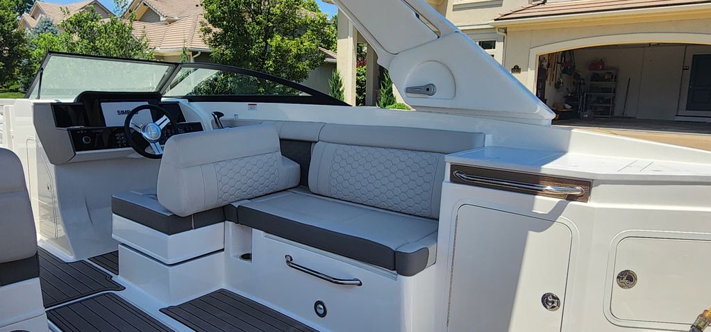 2024 Sea Ray 290 SDX - National Vehicle