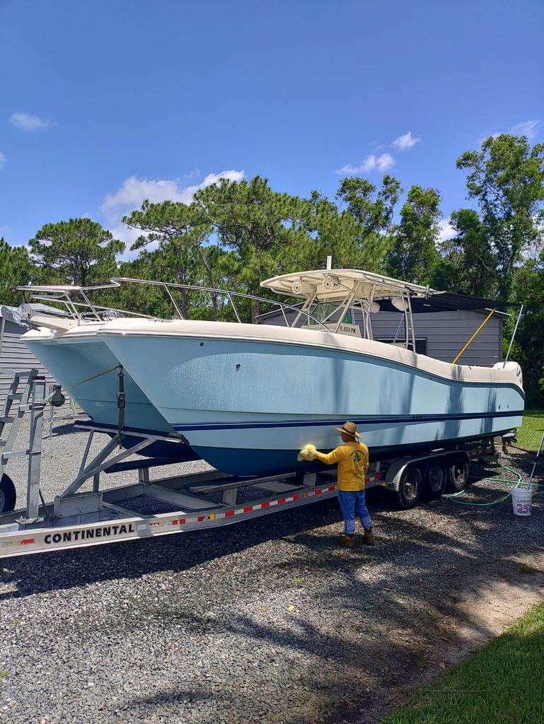 2004 World Cat 330 TE - National Vehicle