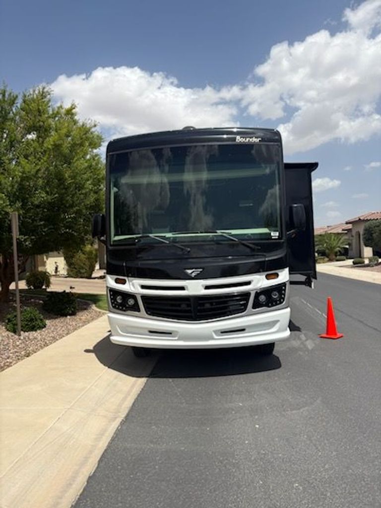 2020 Fleetwood Bounder 35K - National Vehicle