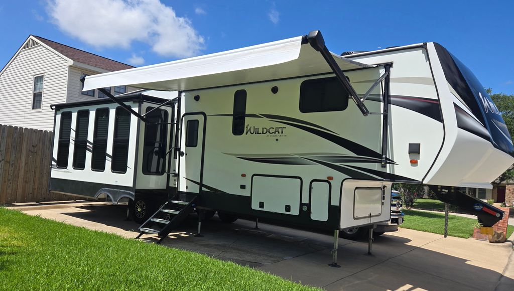 TK様 2019 Forest River Wildcat 32WB - National Vehicle