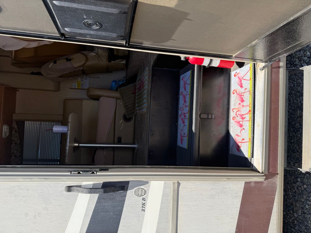 アンティーク 2014 Coachmen Pursuit 27KB - National Vehicle
