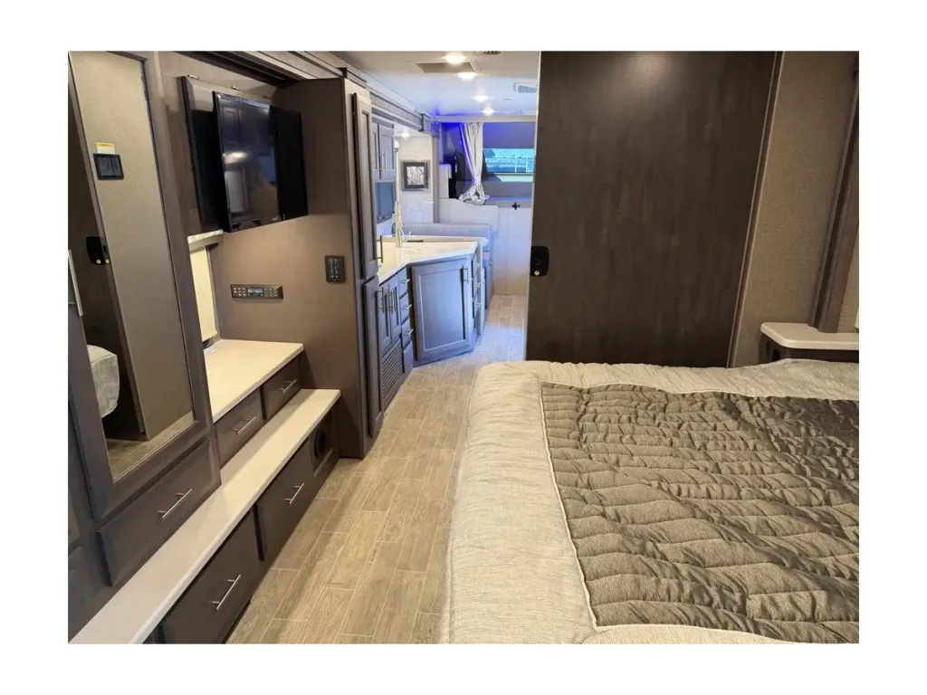 2021 Thor Motor Coach Omni BH35 - National Vehicle