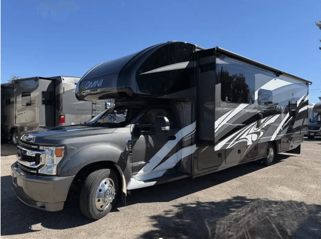 2021 Thor Motor Coach Omni BH35 - National Vehicle