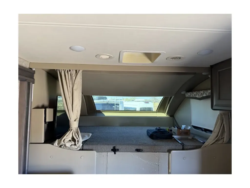 2021 Thor Motor Coach Omni BH35 - National Vehicle