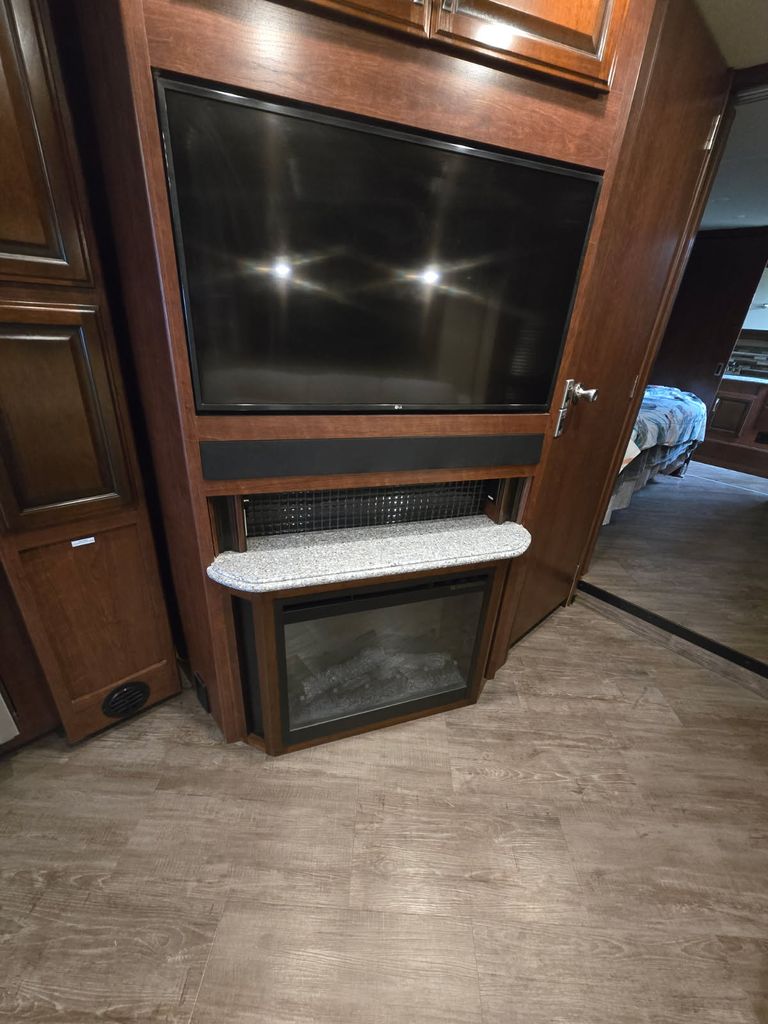 2017 Fleetwood Pace Arrow LXE 38K - National Vehicle