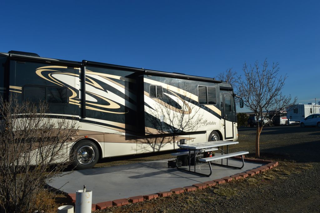 写真 2011 Forest River Berkshire 390QS - National Vehicle