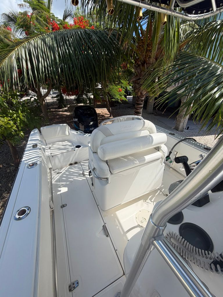 2004 Boston Whaler Outrage 210 - National Vehicle