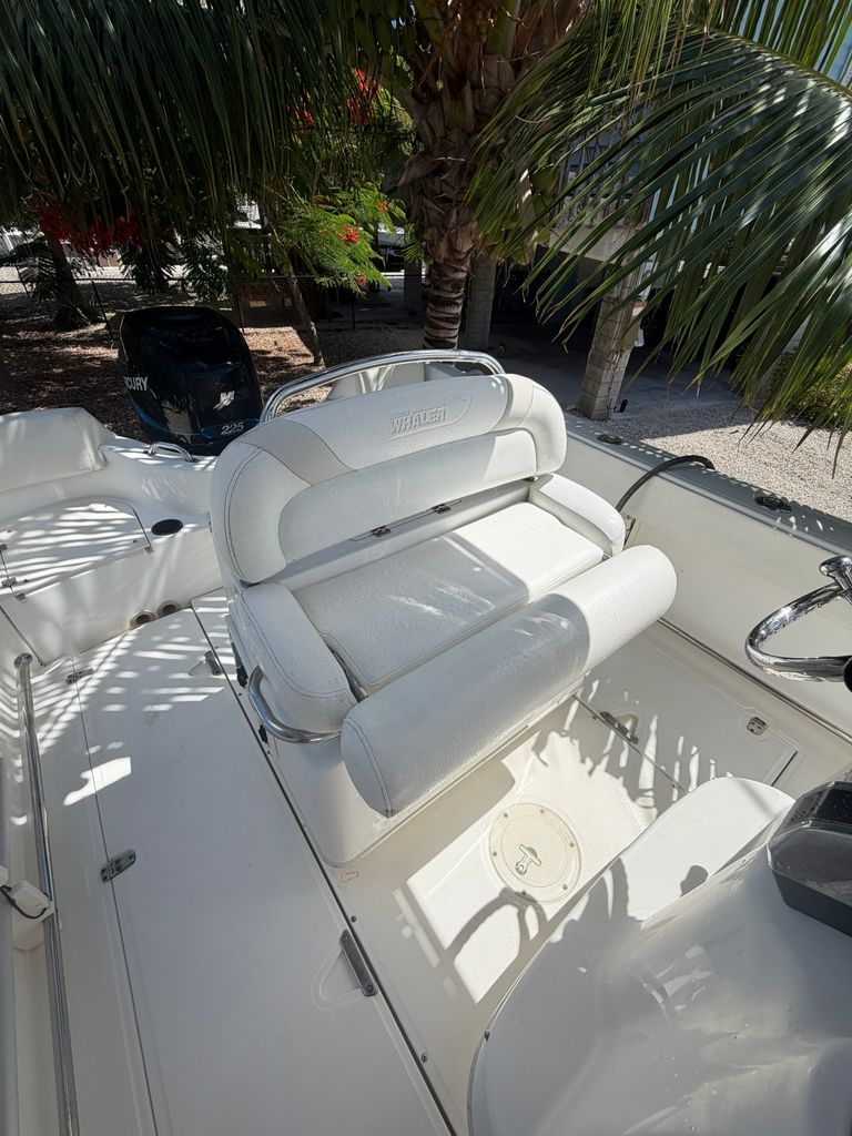 2004 Boston Whaler Outrage 210 - National Vehicle