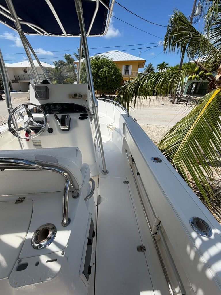 2004 Boston Whaler Outrage 210 - National Vehicle