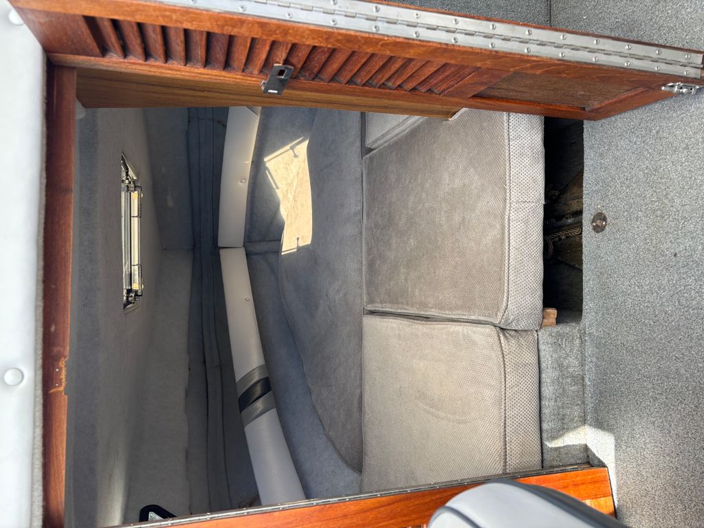 1993 Marlin Cuddy Cabin 18 - National Vehicle