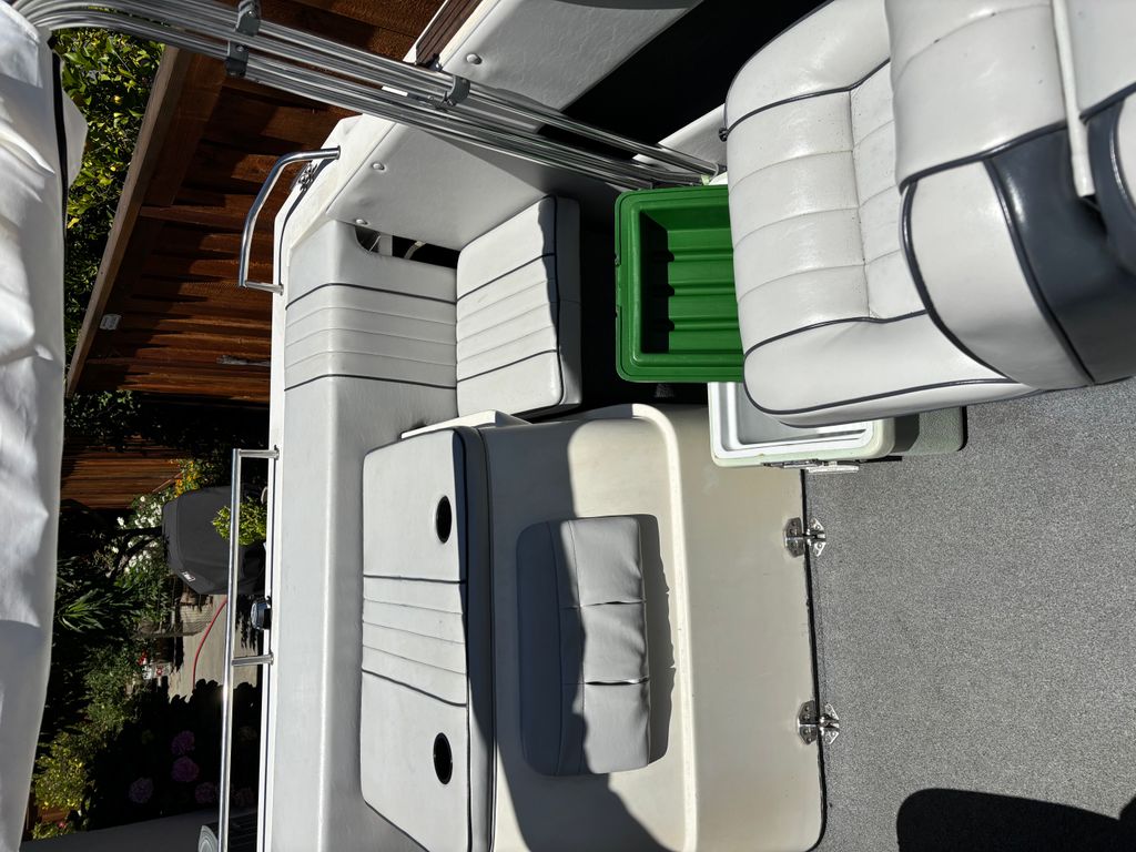 シャンパン 1993 Marlin Cuddy Cabin 18 - National Vehicle