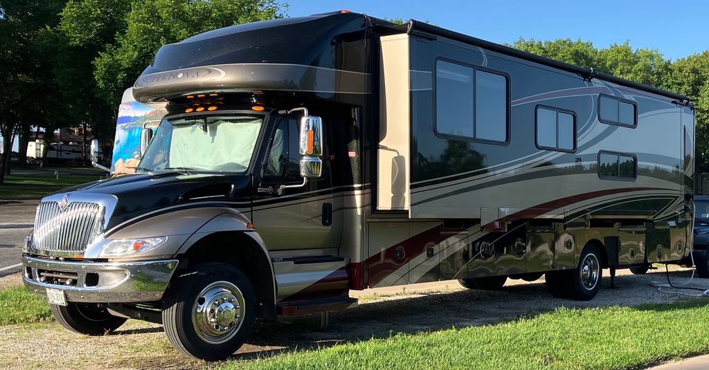 2008 Gulf Stream Conquest Super Nova 6400 - National Vehicle