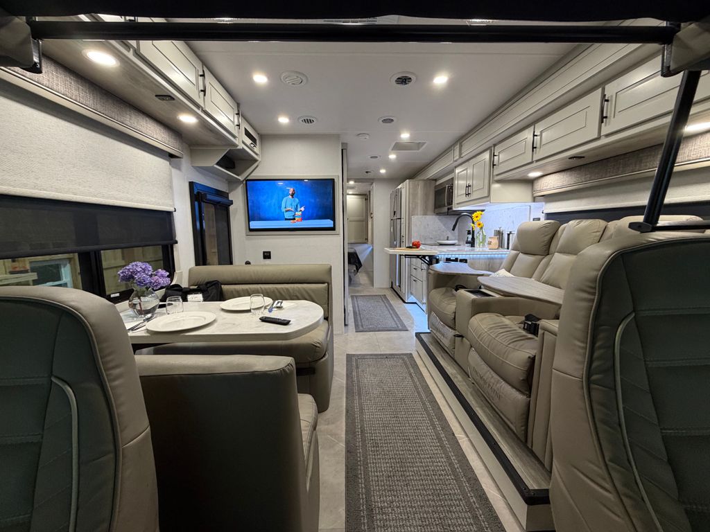 その他 E 2024 Dynamax DX3 32KD - National Vehicle