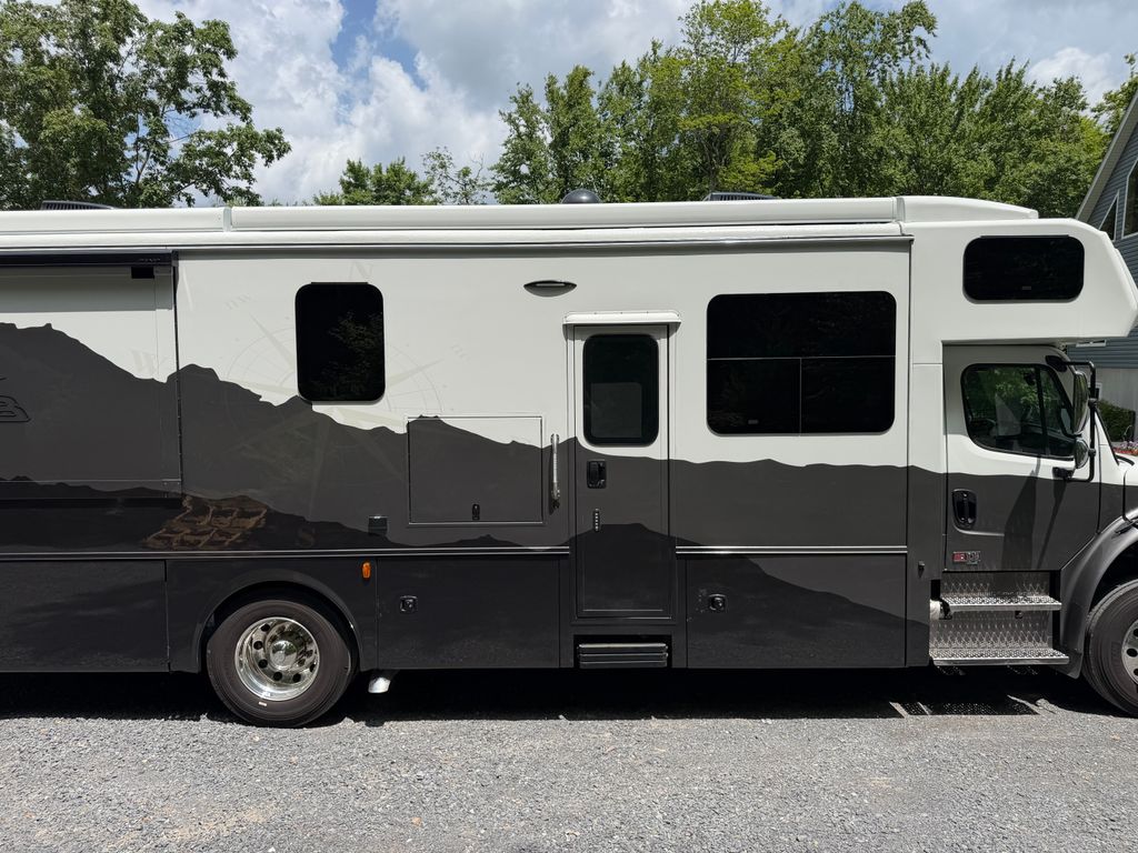 2024 Dynamax DX3 32KD - National Vehicle