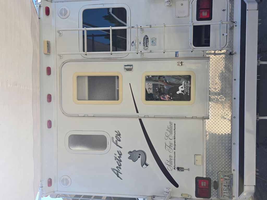 2007 Arctic Fox Truck Camper 990 - National Vehicle