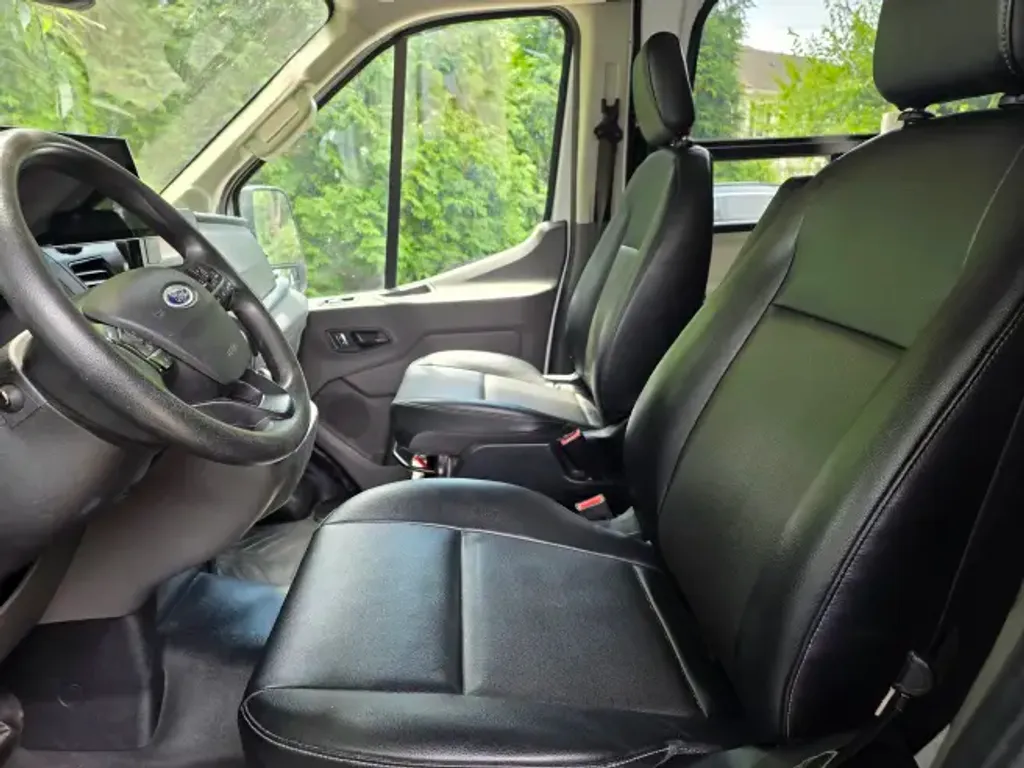 レジェンド 2022 Ford Transit Conversion Van 250 Medium Roof - National Vehicle