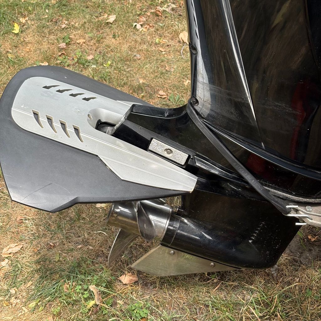 2013 Tracker Pro Guide V-16 SC - National Vehicle