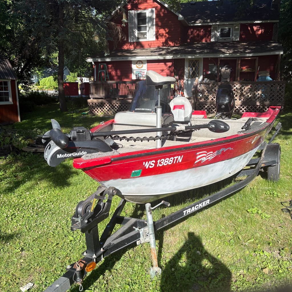 2013 Tracker Pro Guide V-16 SC - National Vehicle