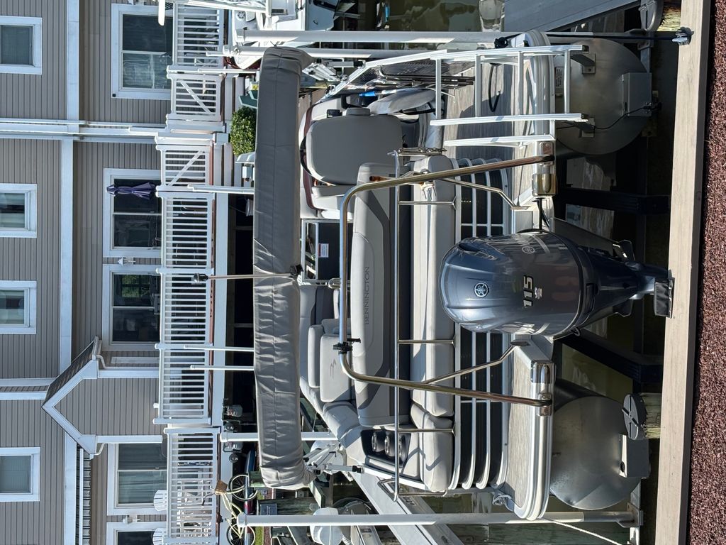 2021 Bennington 22SSBX - National Vehicle