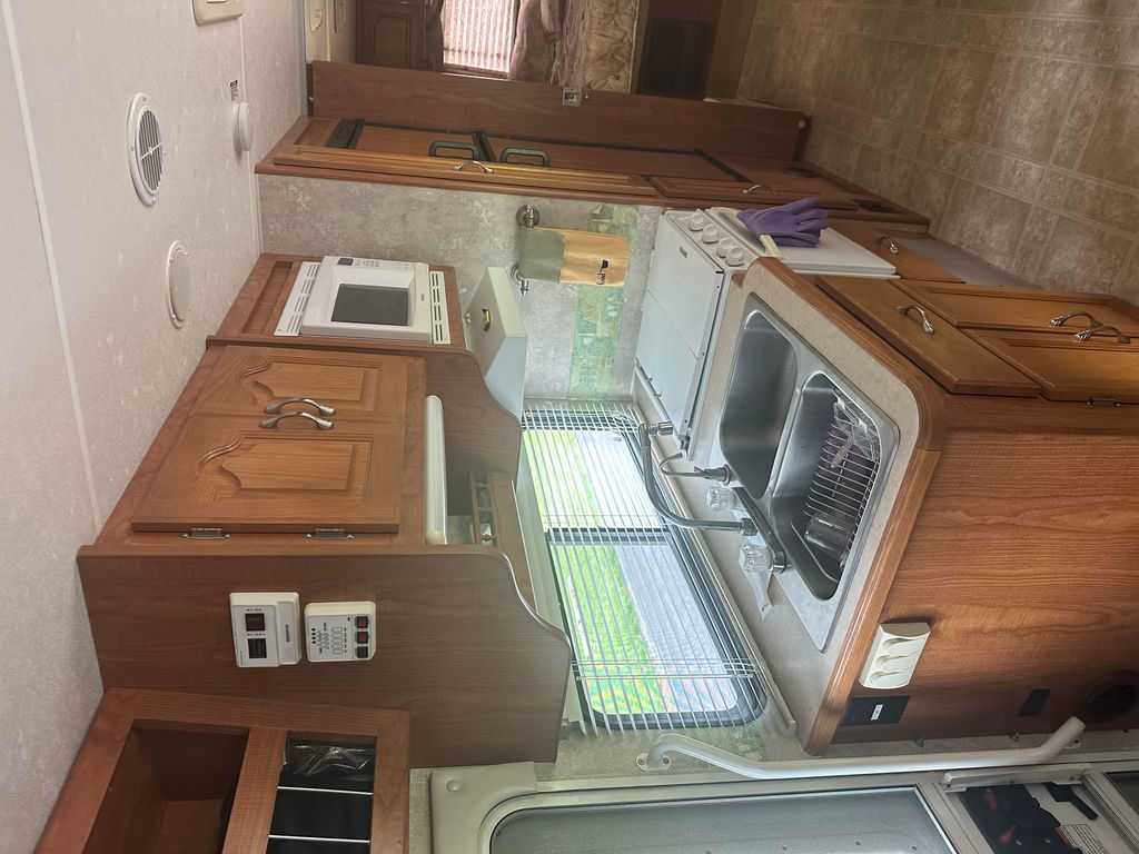 2005 Coachmen Leprechaun Deluxe/Premier 314SS - National Vehicle