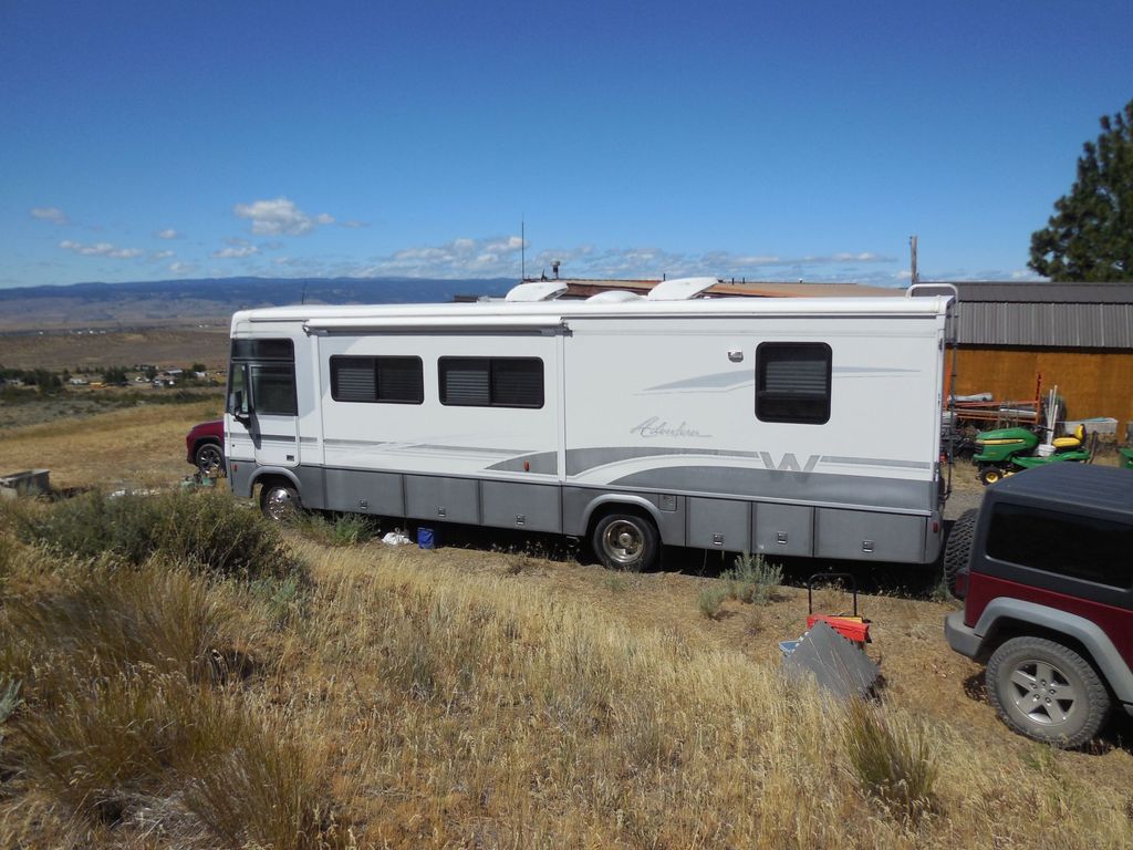 2000 Winnebago Adventurer 32V - National Vehicle