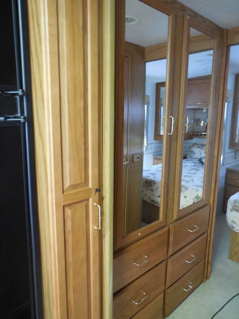 2000 Winnebago Adventurer 32V - National Vehicle