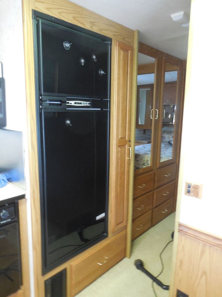 その他 o 2000 Winnebago Adventurer 32V - National Vehicle