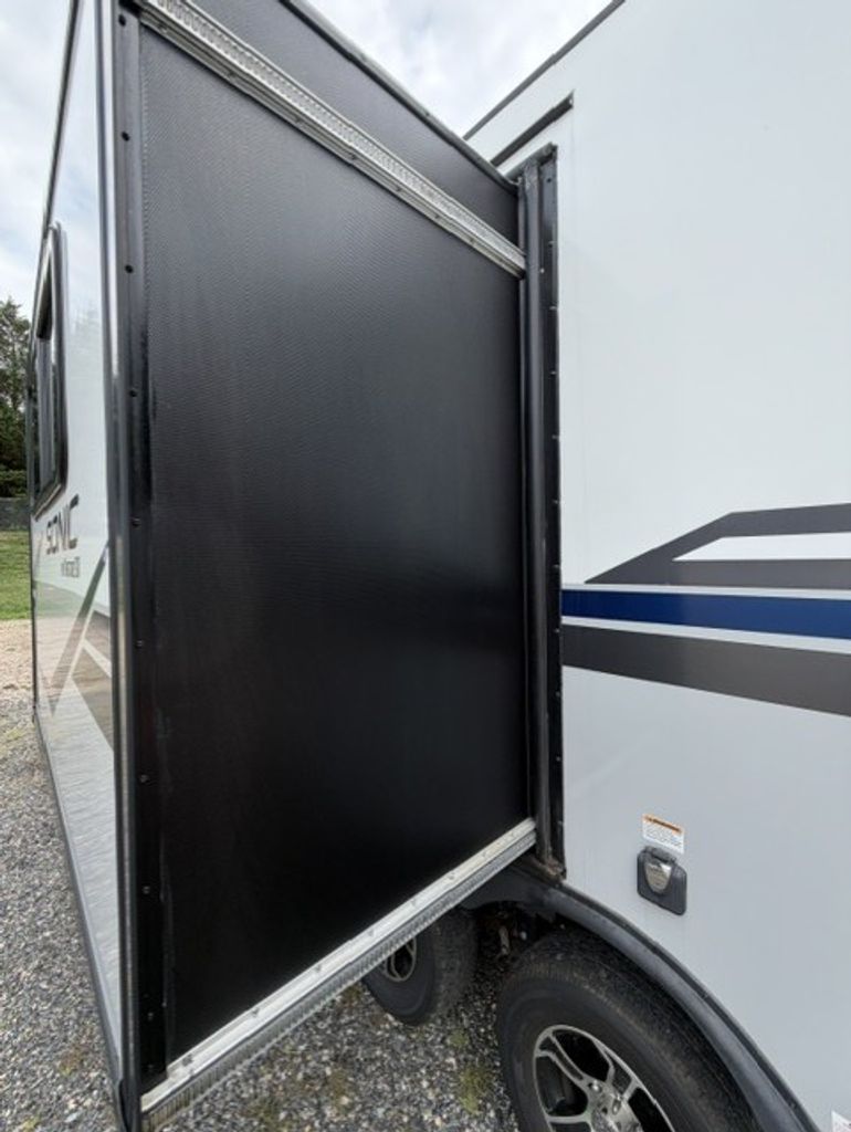 2020 Venture Sonic SN220VBH - National Vehicle
