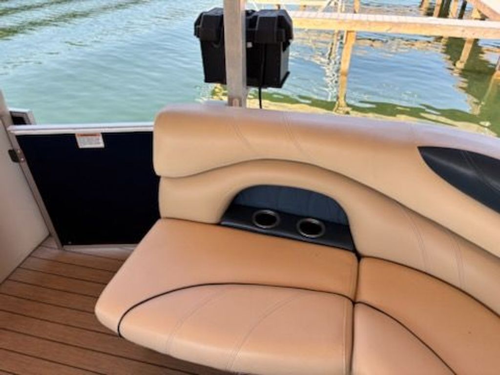 2019 Sylvan 8522 Mirage - National Vehicle