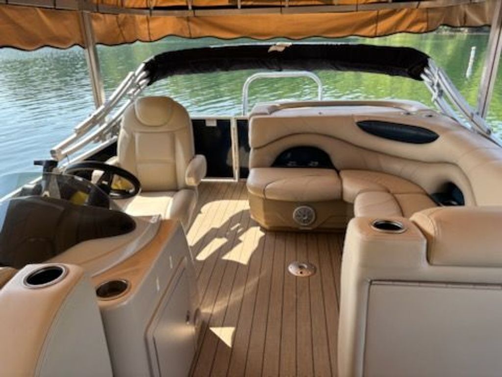 2019 Sylvan 8522 Mirage - National Vehicle