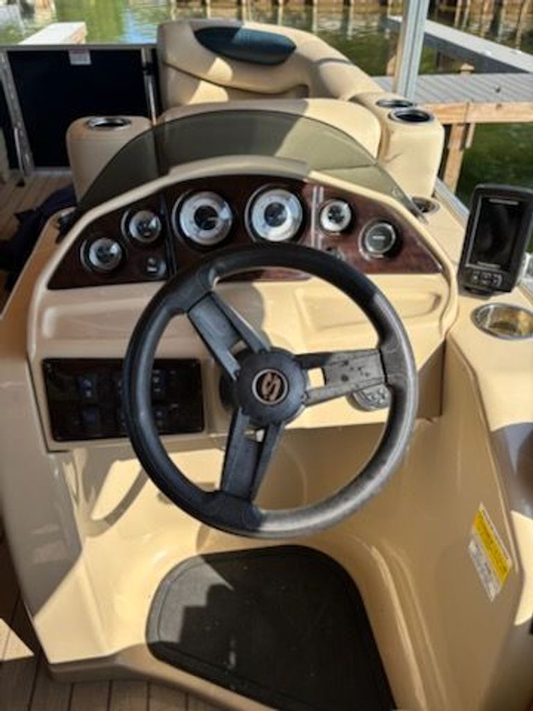 2019 Sylvan 8522 Mirage - National Vehicle