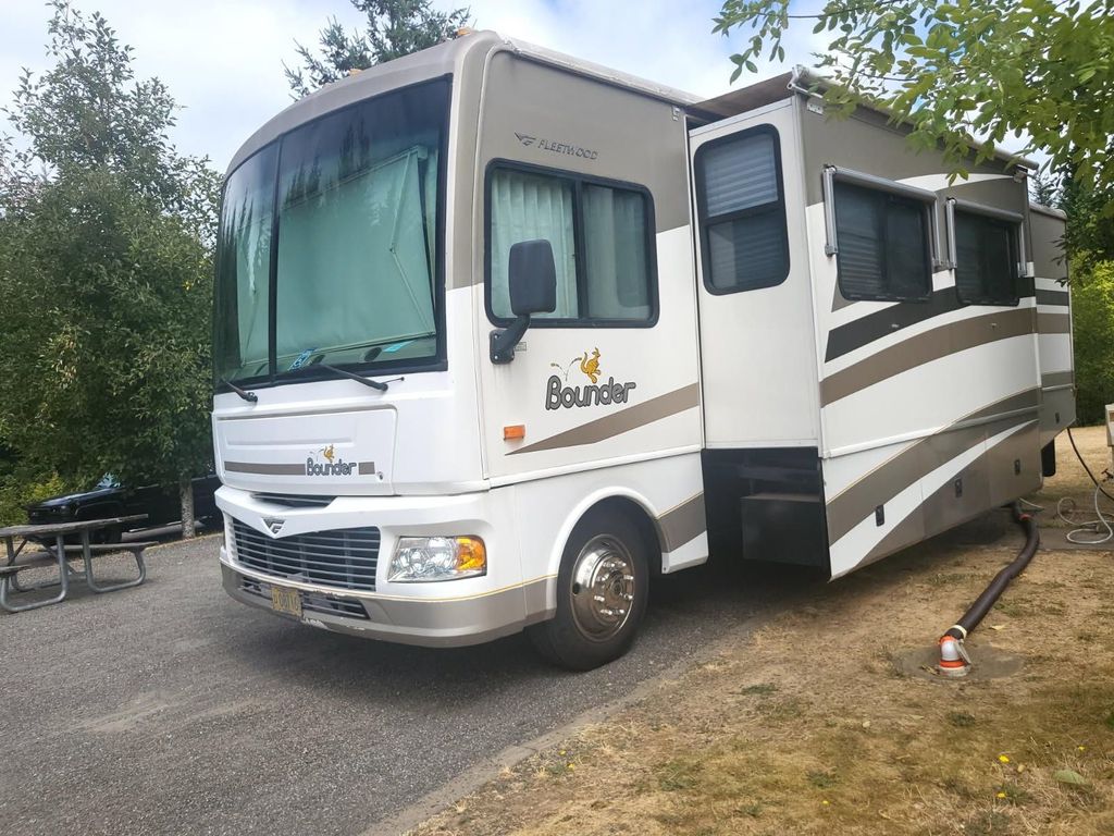 2006 Fleetwood Bounder 33R - National Vehicle