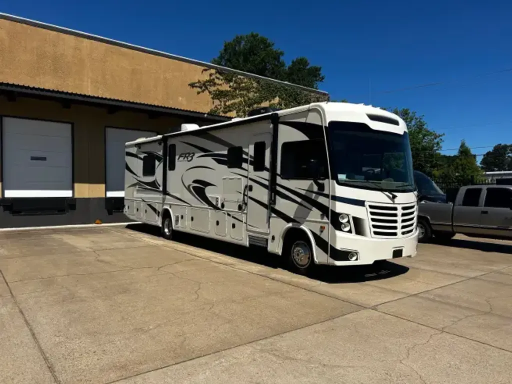レジェンド 2021 Forest River FR3 34DS - National Vehicle