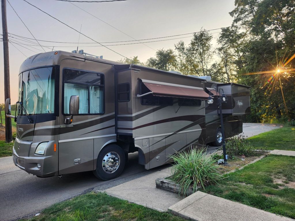 2004 Winnebago Vectra 40KD - National Vehicle