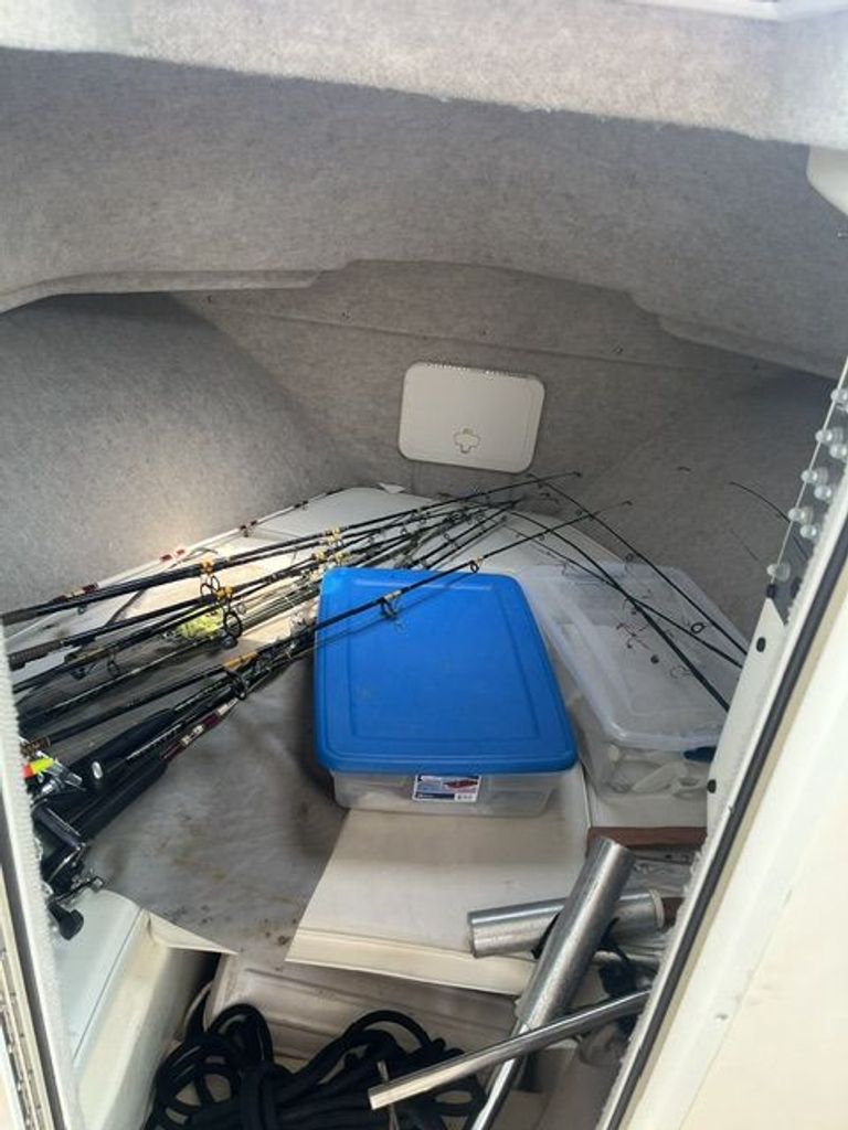 2011 Parker 2520 XL Sport Cabin - National Vehicle