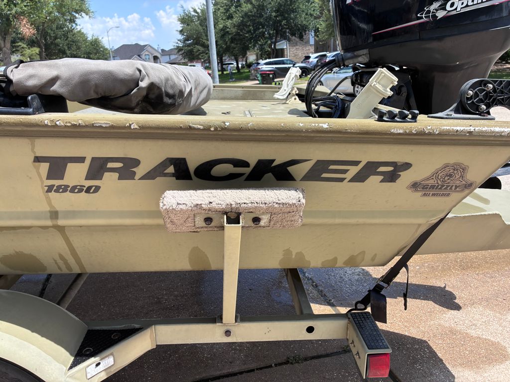 2012 Tracker Grizzly 1860 CC - National Vehicle
